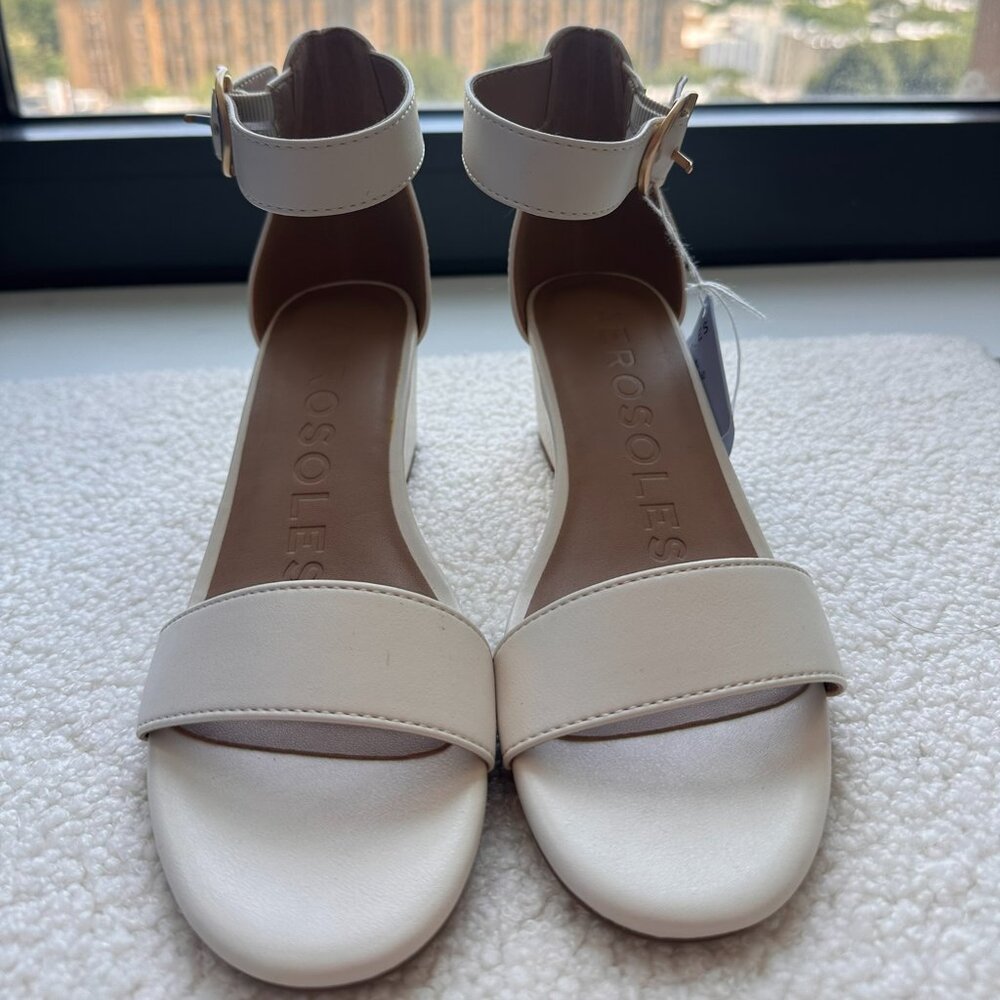NWT Aerosoles Willis Sandals, Eggnog, Size 6